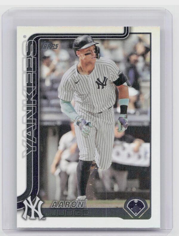 2025 Topps Aaron Judge Rainbow Foil #300 Yankees