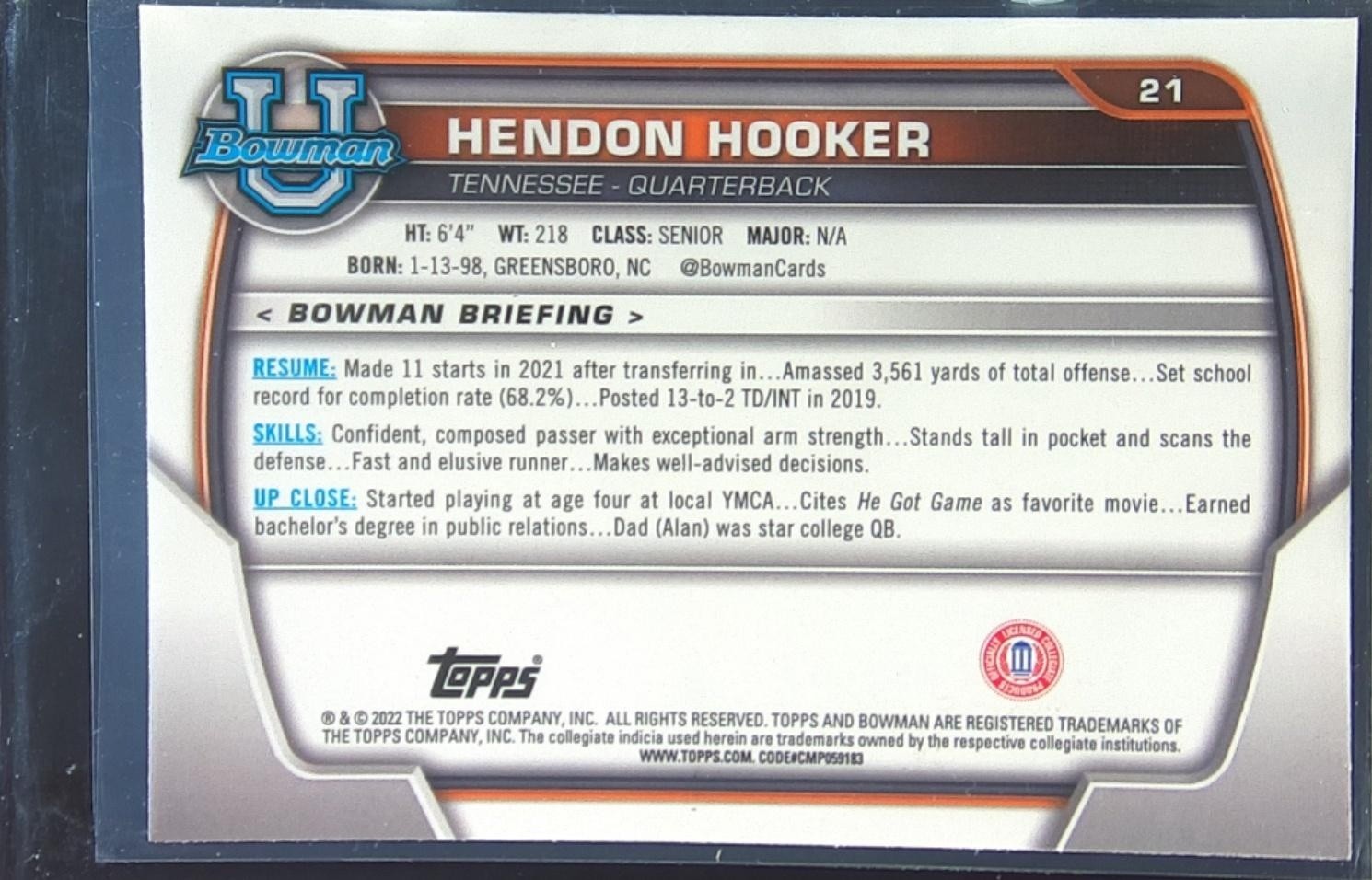 2022 Bowman University Chrome Hendon Hooker Pink Refractor #21 Volunteers - Image 3