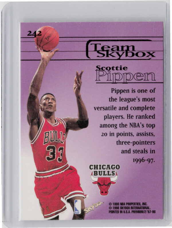 1997-98 SkyBox Premium Scottie Pippen #242 Bulls - Image 3