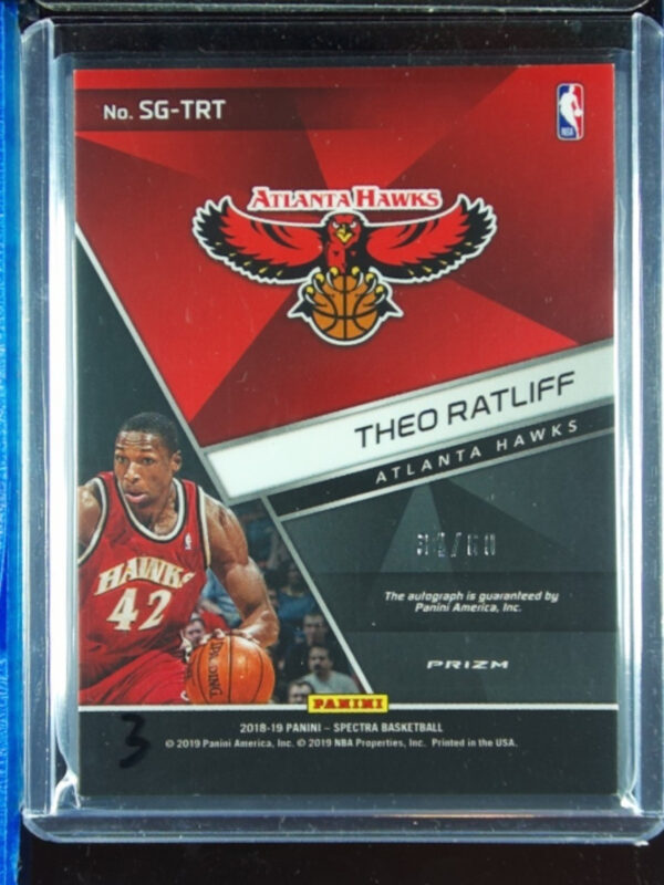 2018-19 Panini Spectra Theo Ratliff AU SN60 #SG-TRT Hawks Signatures Neon Blue - Image 3