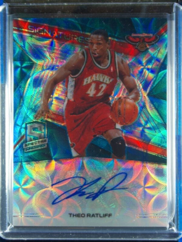 2018-19 Panini Spectra Theo Ratliff AU SN60 #SG-TRT Hawks Signatures Neon Blue
