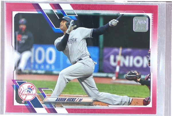 2021 Topps Update Aaron Hicks Mother's Day Hot Pink /50 #US329 Yankees