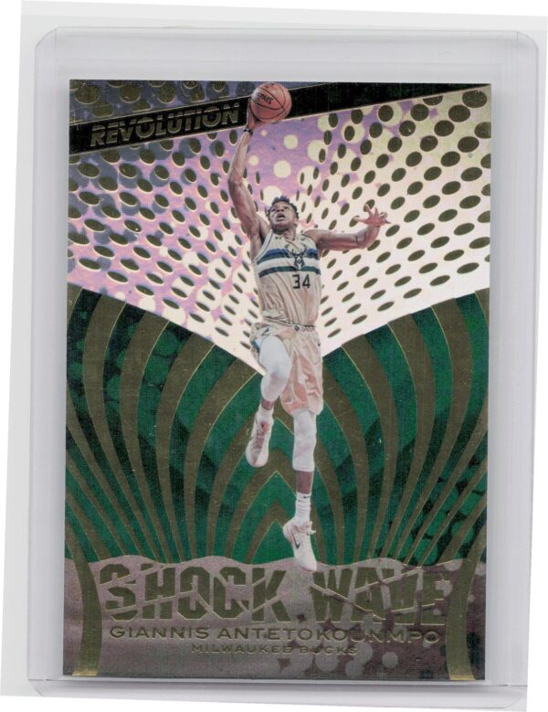 2018-19 Panini Revolution Giannis Antetokounmpo #15 Bucks Shock Wave