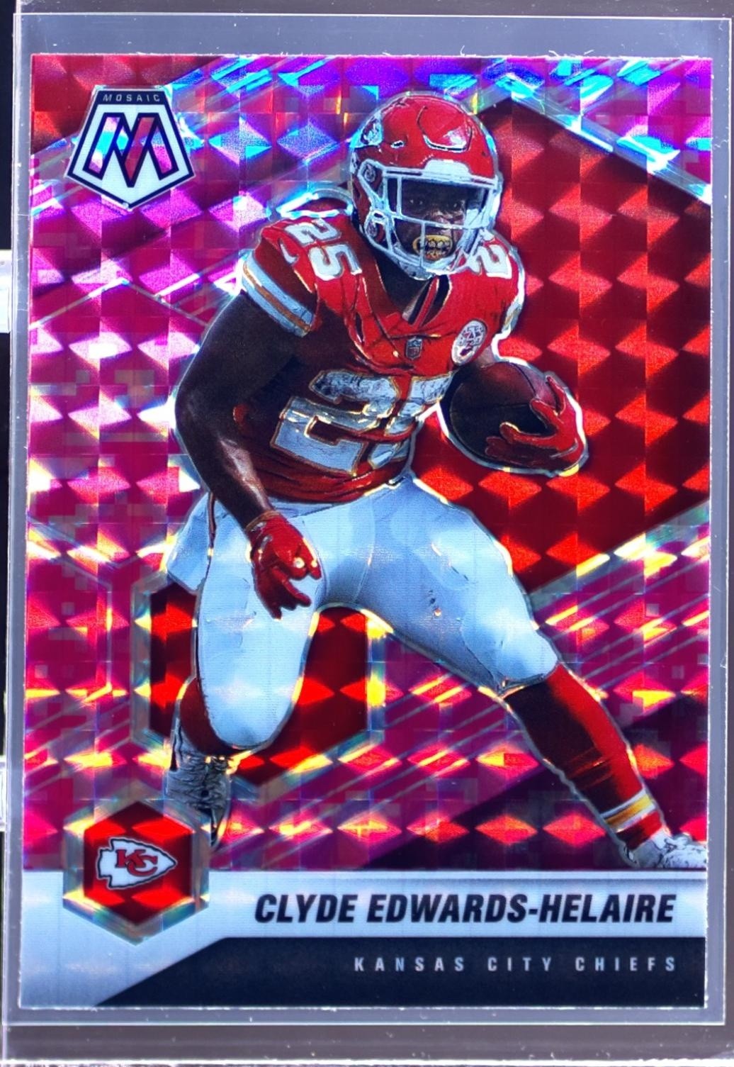 2021 Mosaic Clyde Edwards-Helaire Prizm Camo Pink #6 Chiefs