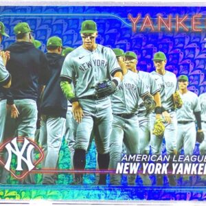 2024 Topps New York Yankees Holiday #301 Yankees
